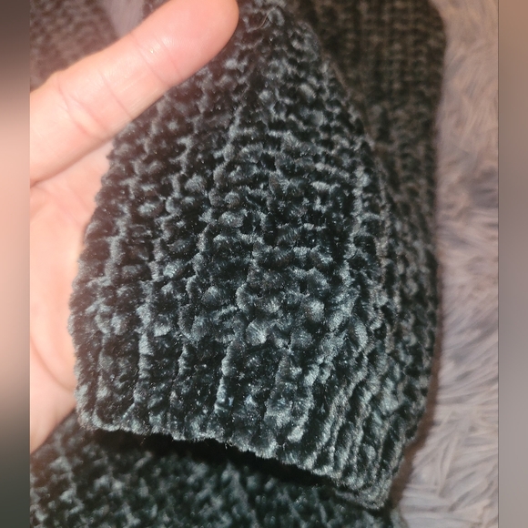 V Neck Hunter Green Cozy Sweater - Picture 4 of 6